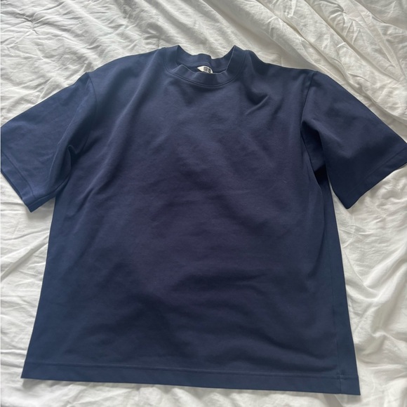 Uniqlo Navy Blue Short Sleeve Tee - Picture 1 of 5